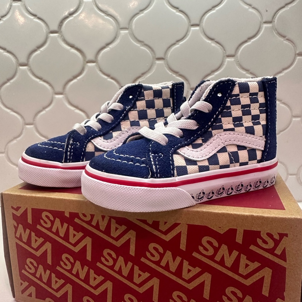 Vans Bmx Sk8-Hi Zip in True Navy/White Toddlers

Slightly used